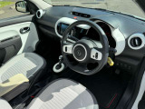 フランス車ならではのオシャレな内装がオススメです!