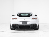美しいBianco Cervinoの外装とRosso Ferrariの内装が調和し、エレガントな雰囲気を演出するRomaです。