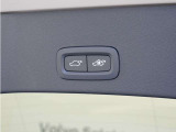 テールゲートには、スイッチ一つで開閉可能な電動開閉機能を装備。また、リアバンパーの下で足を動かすだけで開閉できる、ハンズフリー・オープニング/クロージング機構も搭載しています。