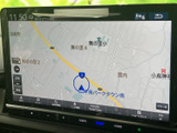 鮮明な地図表示で、安全運転をサポートします。ルート検索も簡単に行え、目的地への移動をスムーズにします。