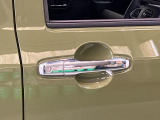 品質へのこだわり!フロアマットやシートなど車内をキレイに清掃し、ニオイや汚れなどを徹底的にクリーニングしてもらっております。室内はピカピカです☆