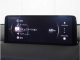【純正マツダコネクトナビ】美しい地図画面と簡単操作が特徴です。手元のコマンダーで操作が可能なので入力や操作も便利ですね!各種車両設定や車両情報を確認することも可能です。