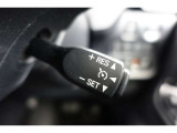 【クル-ズコントロ-ル】・・・高速道路などで一定速度でのクルージングが可能。 余分なアクセル操作を減らし、ドライバーの負担を軽減。 燃費の向上にも貢献します。