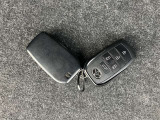 【スマートエントリーシステム】キーをポケットやバッグから取り出さなくてもドアの開閉やエンジンスタートができるすぐれものです。車の乗り降りも「スマート」に決めましょう♪