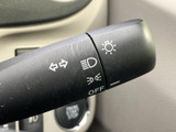 視認性の高いウインカーレバー。周囲への安全確認を促し、安全運転をサポートします。