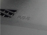 ◆助手席エアバッグ◆SRSエアバッグは、シートベルトだけでは防ぎきれない衝突時の衝撃から乗員を守るための安全装置。衝突時に瞬時に膨らみ、頭部や胸部がダッシュボードに直接衝突するのを防ぎます。