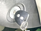 【キーレス】少し離れた場所からでもボタン一つでドアの開錠・施錠ができるのでとっても便利!ドアの鍵穴周りに傷をつけることもありません♪