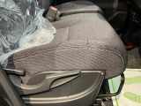 シートに若干のへたりあります。