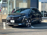 3008は適度なサイズ感のボディとロングホイールベース設計で空間にゆとりを持たせつつ街中でもストレスのない取り回しが特徴です。