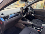 視界が広く運転しやすいコックピット。初めての輸入車にもおすすめです。