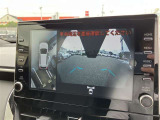 パノラミックビューモニター付きです。車両を上から見たような映像をディスプレイオーディオ画面に表示。運転席からの目視だけでは見にくい、車両周辺の状況をリアルタイムでしっかり確認できます。