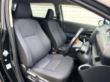 運転席まわりには十分なスペースがあり、大柄な方でもゆったり運転していただける環境です。