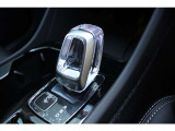 スウェーデンを代表するクリスタルブランド&rdquo;Orrefors&rdquo;のコラボレーション。スウェーデンの歴史が育んだ匠Orreforsのクリスタルを採用。スウェーデンのオレフォス工房で職人がハンドメイドしています。