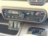 オートエアコンは温度を設定すれば自動で快適な状態をキープしてくれるので運転中の温度操作が減るので楽々ですね♪