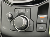 直感的な操作で、安全な車線変更をサポートします。視認性の高いデザインで、夜間走行時にも安心です。
