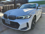 【BMWの伝統】BMWのお車は、&ldquo;駆け抜ける歓び&rdquo;を意識し、走行の安定性とコーナリングの良さを追求し、思い通りにハンドルの操作可能です。
