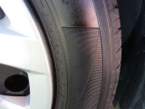 タイヤのサイズは175/65R15です。