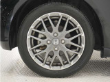 ◆純正ホイール装着車◆シンプルなデザインのホイールキャップ付きです。