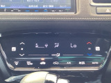 運転席・助手席、それぞれで温度調節が可能なオートエアコンです。シートヒーター付きなので、寒い日も快適です。