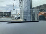 ヘッドアップディスプレイで、視線を落とさず運転できます