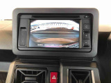 バックモニターで後方の障害物を確認出来るから安心です。また苦手な車庫入れを楽々サポートしてくれます!