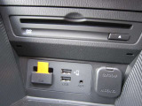 DVDやUSB シガーソケットがついていて充実な装備