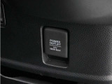 ◆12V電源ソケット◆スマートフォンの充電等にも便利な電源ソケット!使いやすい場所に装備されています。