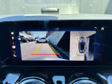 360度カメラが装備されておりますので真上から見下ろした映像を確認しながら駐車スペースへ止める事が出来ます。大変便利な機能です。