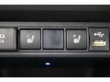 運転席と助手席には寒い日の肩や腰、冷えやすい下肢を温めてくれるシートヒーターが付いております!