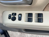 ゆったりと広い店内で、お車の悩みや各種相談を承ります。