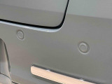 コーナーセンサーを車の前後に装備! 障害物の距離に応じて警告音を変えてお知らせします
