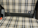 ◆ISOFIX◆シートベルトいらずでチャイルドシートと固定器具を連結するだけでガッチリ固定できます。