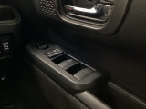 ドアミラーのスイッチは運転席ドアにあります。