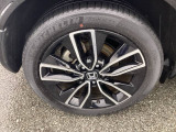 純正アルミホイールです。足元が引き立つので、車全体のイメージがアップしますよ!