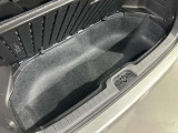 ラゲッジアンダーボックスも装備されております。荷物を載せたり、荷室が広くなりますので大型荷物も載せることができます。