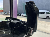 3994ccV8ツインターボ 750PS/7500rpm 800Nm/5500rpm(カタログ値) 1,440kg ステルスホイールフィニッシュ マシンロゴキャリパ P-ZERO CORSA 245/35ZR19・305/30ZR20 電気色変化ガラス クロミック電動オープン