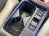 スマートな電子制御式パーキングブレーキに加え、渋滞時などでブレーキペダルから足を離しても停車を維持するオートブレーキホールド機能により、運転がより快適になります。
