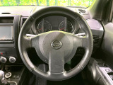 インテリアに合わせたデザインのステアリングは、運転される方のことも考え、運転しやすい形状、大きさです。是非一度、実際に触ってお確かめください。