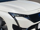 GTのヘッドライトには、走行状況に応じて自動で商社をコントロールするマトリックスLEDテクノロジーを採用しております。