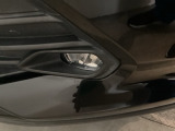 【フォグライト】霧などの悪天候時、自車の位置を示すとともに前方や路肩が見えずらい時、近い位置をワイドに照らしてくれます。
