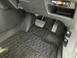 当店は仕上げ業者と提携して、車両の仕上げを行っております。磨き、ルームクリーニング、ヘッドライト磨き、を一貫して行っております。