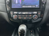 オートエアコンなので、風量の切り替えを自動調節し温度を保ってくれます☆運転席と助手席で温度変化出来ます!