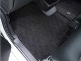 Honda認定中古車に新品の純正フロアマットを装着しました。気分よくドライブをお楽しみいただけます♪