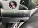 操作感も良好で、スムーズなウインカー操作を実現。安全運転をサポートする、重要な装備です。