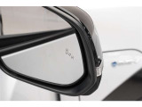 ブラインドスポットモニターです。隣の車線を走行する車両をレーダーで感知し運転をアシストしてくれます。