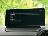 お好みの音楽をクリアなサウンドで楽しめます。Bluetooth接続も可能で、スマートフォンからワイヤレスで音楽を再生できます。