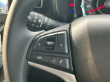 スイッチ類が使いやすく配置された操作周り。運転中でも直感的な操作が可能なレイアウトです。
