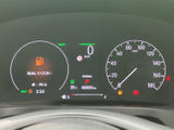 スタイリッシュなデザインと、見やすい表示で、車の状況をひと目で確認できます。運転に必要な情報を的確に把握し、安全運転をサポートします。