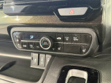 【フルオートエアコン】車内温度を快適に保ちます。