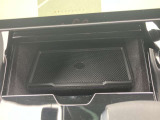 置くだけで携帯電話の充電ができます。